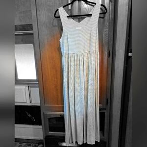 A Boulevard De Paris sleeveless maxi dress in a size 14.